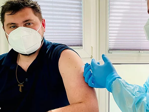 HA+ Arzt rät zu Abstand zwischen Booster- und Grippeschutzimpfung